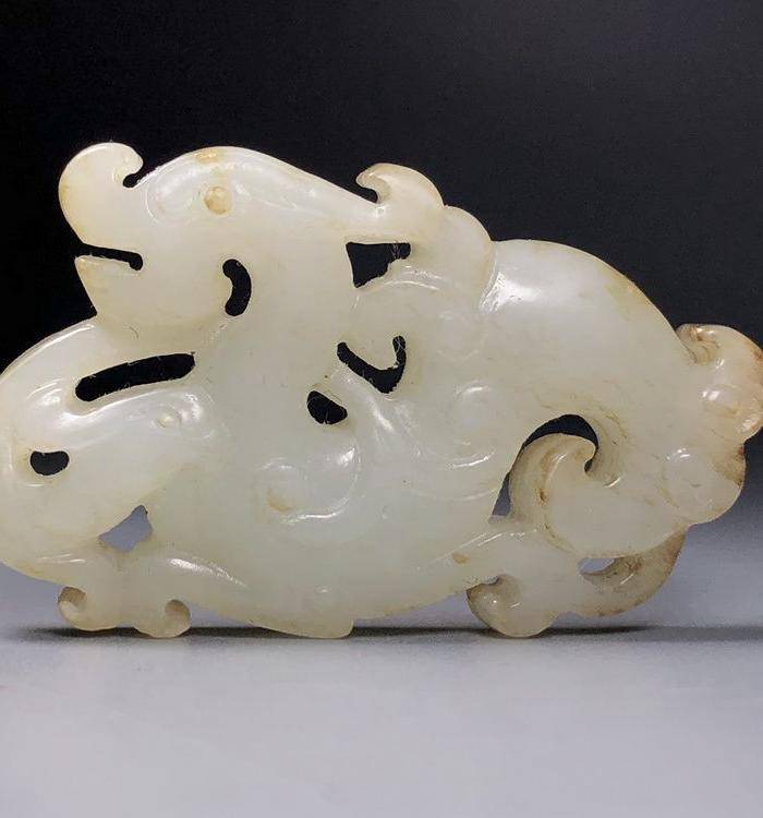 精品 清代老和田白玉龙形玉佩图4