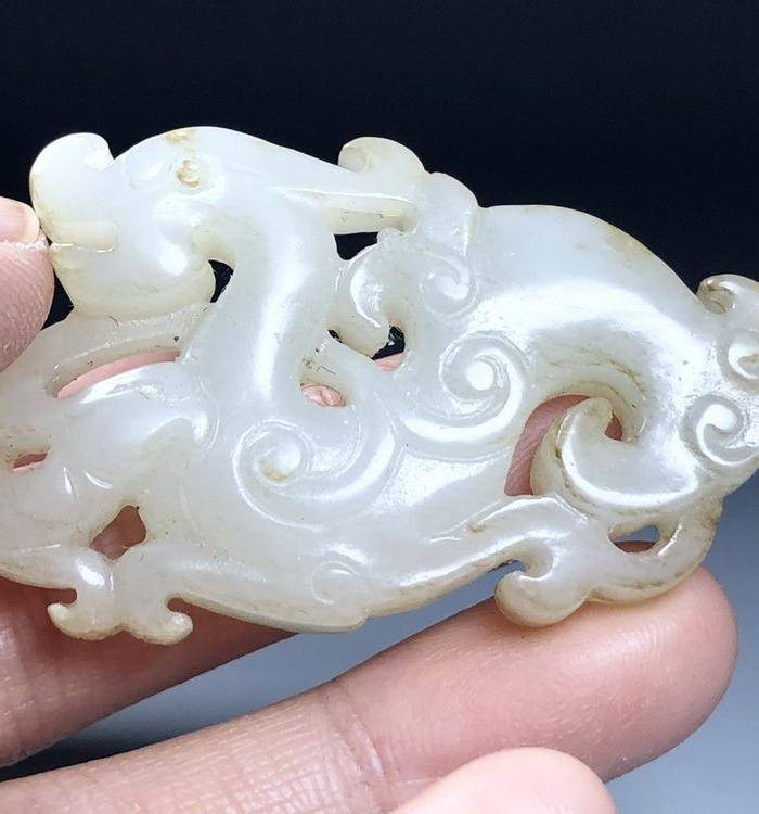 精品 清代老和田白玉龙形玉佩图6