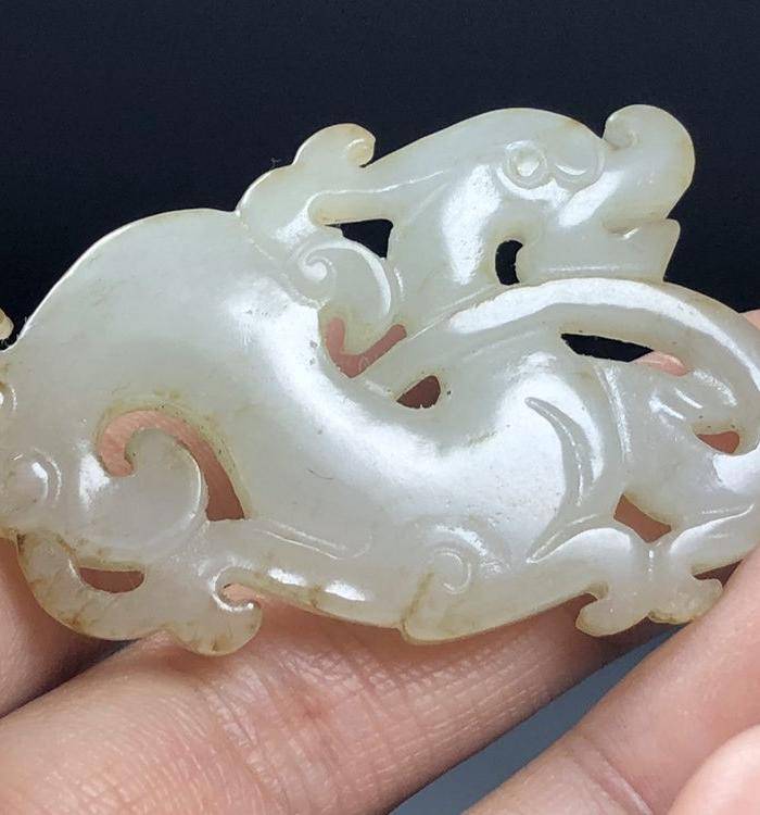 精品 清代老和田白玉龙形玉佩图8