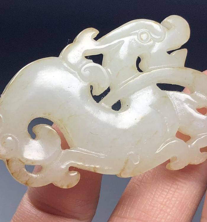 精品 清代老和田白玉龙形玉佩图9