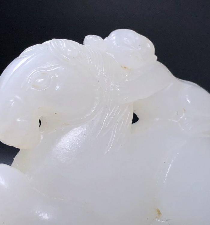 精品 收藏级回流重器 清代老和田白玉马上封侯图2