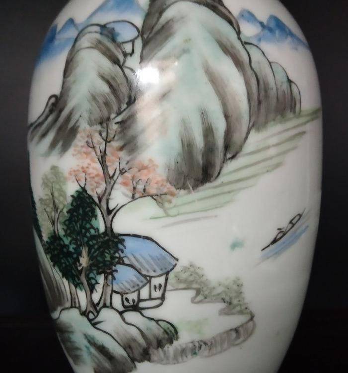 晚清绛彩山水瓶图8
