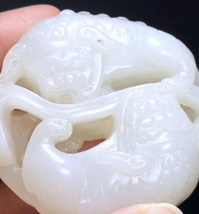 精品 台湾回流 收藏级 清代双狮事事如意玉佩图9