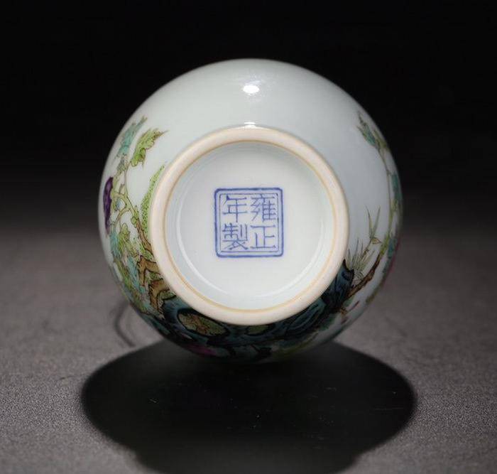 清代雍正粉彩玉兰牡丹花鸟瓶图3
