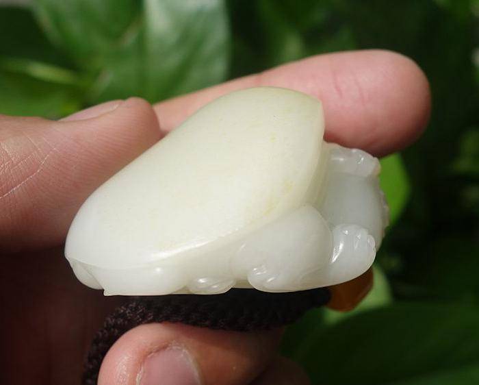 黄铭工作室出品,白玉籽料撒金皮龙龟图4