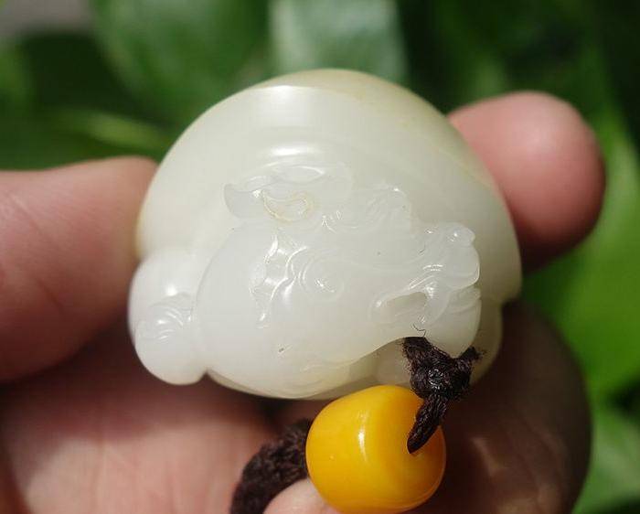 黄铭工作室出品,白玉籽料撒金皮龙龟图6