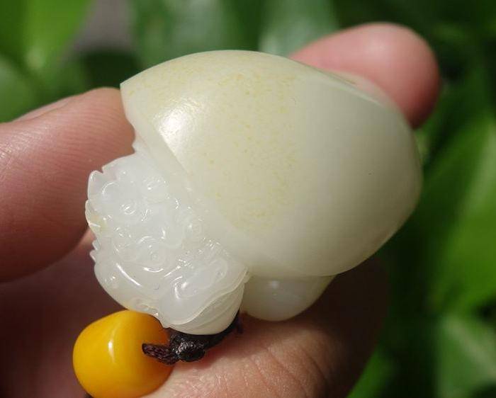 黄铭工作室出品,白玉籽料撒金皮龙龟图7