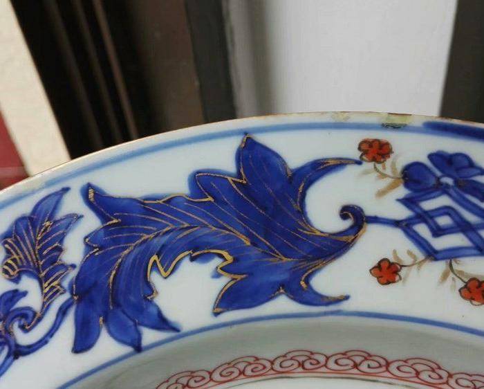 康熙 青花矾红描金花卉大盘图4