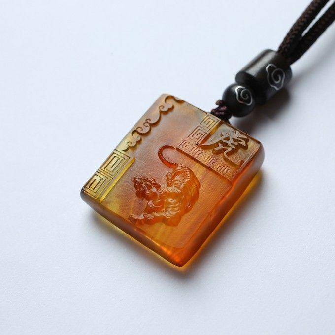 棕红缅甸琥珀生肖虎吊坠 22KQ04图2