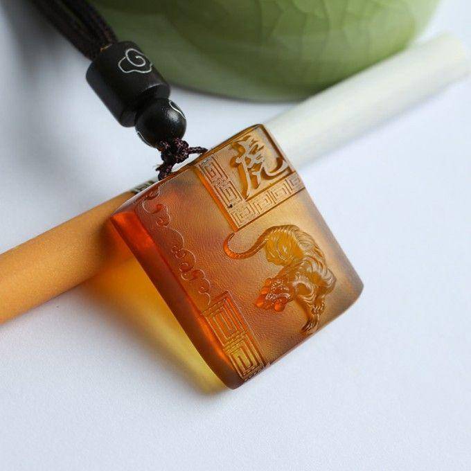 棕红缅甸琥珀生肖虎吊坠 22KQ04图5