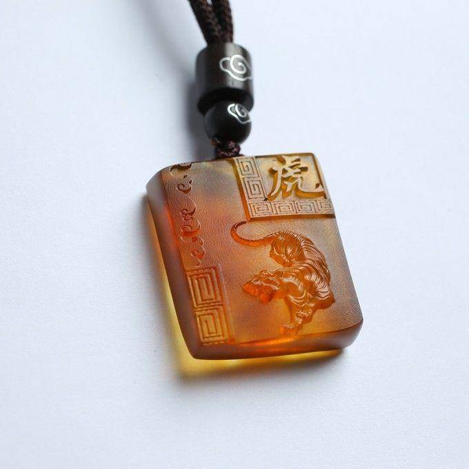 棕红缅甸琥珀生肖虎吊坠 22KQ04图3