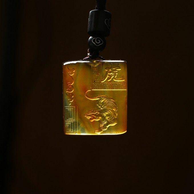棕红缅甸琥珀生肖虎吊坠 22KQ04图8