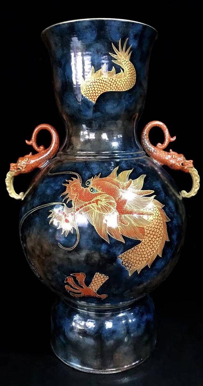 精品本金祭蓝釉矾红描金鱼跃龙门纹双耳瓶一对图2