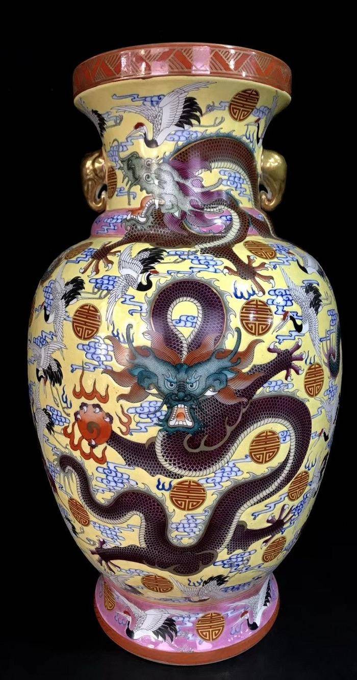 精品本金珐琅彩五龙寿字纹象耳瓶一对图2