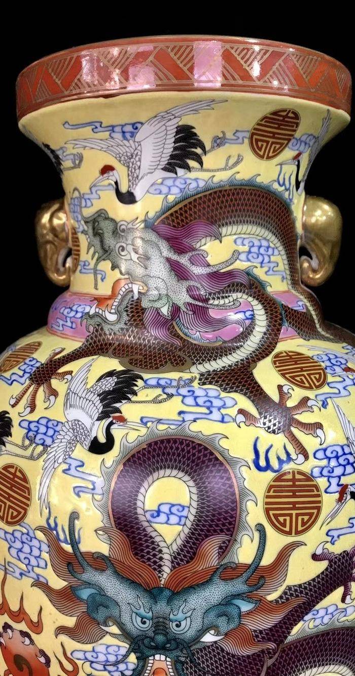 精品本金珐琅彩五龙寿字纹象耳瓶一对图3