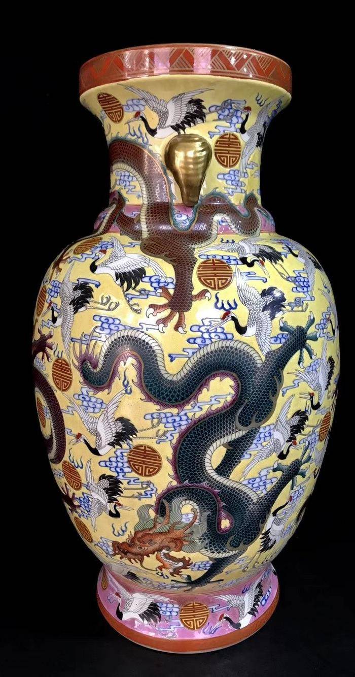 精品本金珐琅彩五龙寿字纹象耳瓶一对图5