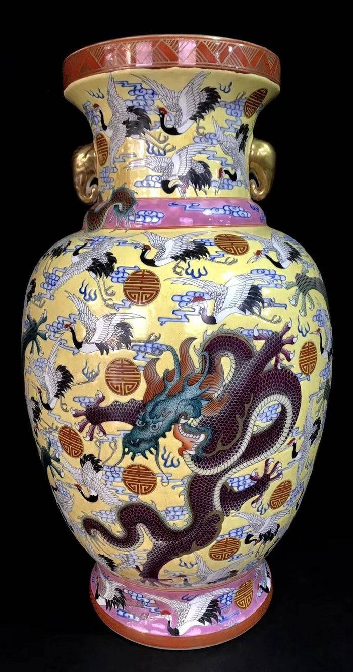 精品本金珐琅彩五龙寿字纹象耳瓶一对图6