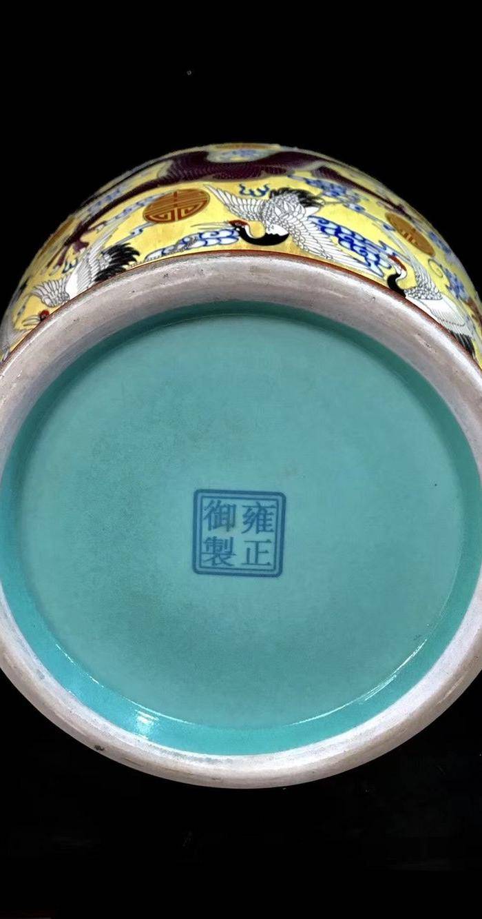 精品本金珐琅彩五龙寿字纹象耳瓶一对图9