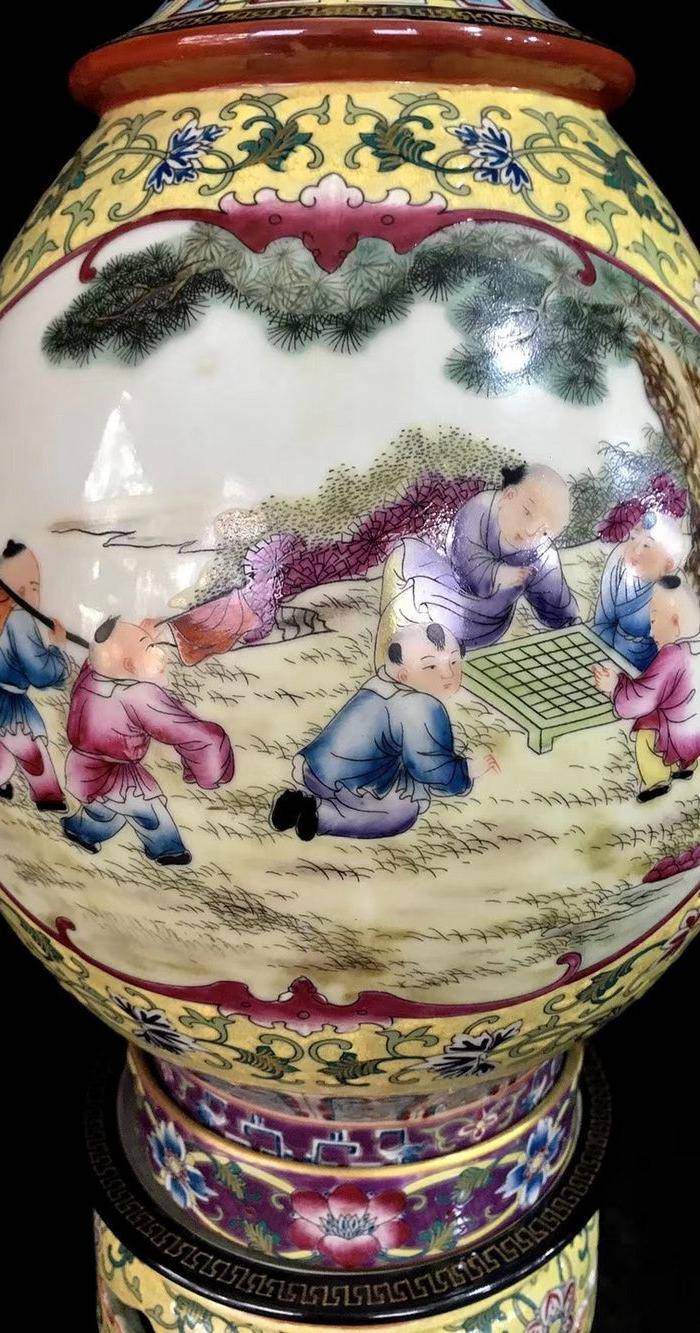 精品本金珐琅彩开窗婴戏图纹转心瓶一对图4