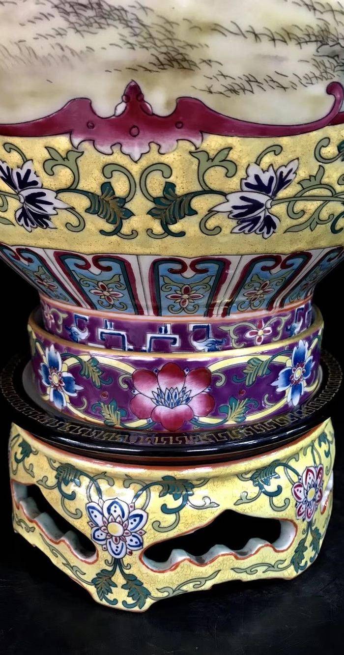 精品本金珐琅彩开窗婴戏图纹转心瓶一对图5