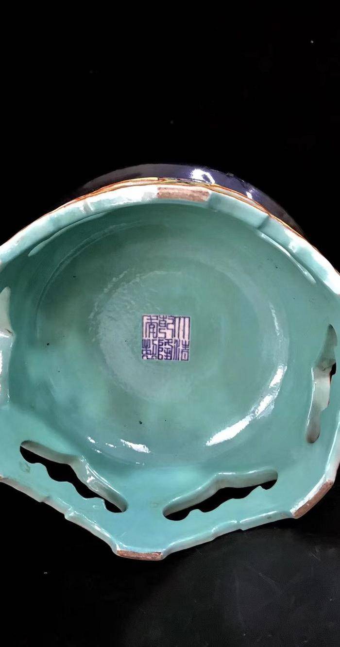精品本金珐琅彩开窗婴戏图纹转心瓶一对图9