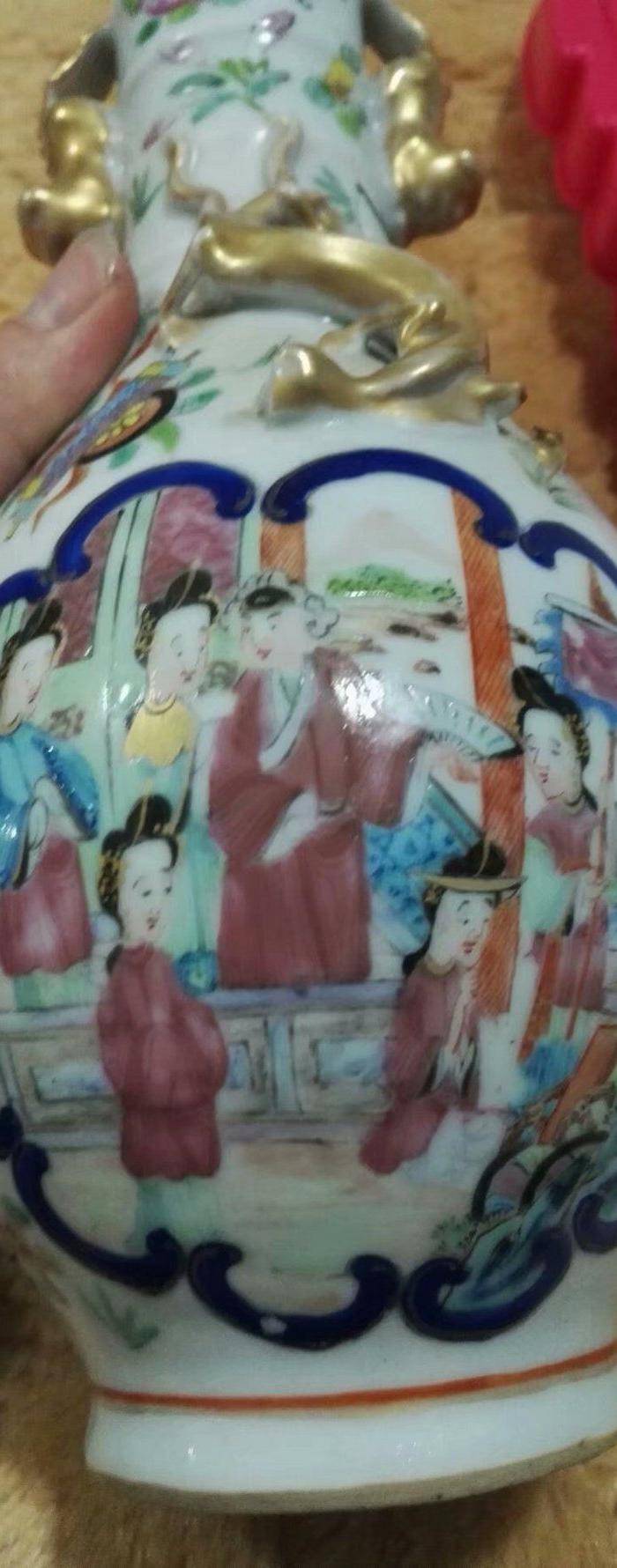 清广彩开窗人物双盘龙长颈瓶图9