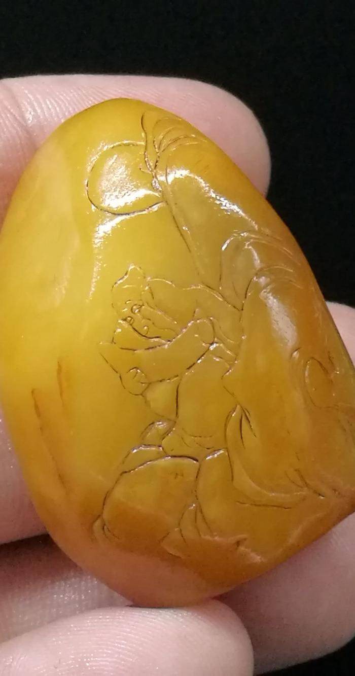 寿山石田黄石薄意浮雕摆件1 石质温润 萝卜纹隐隐可见图8