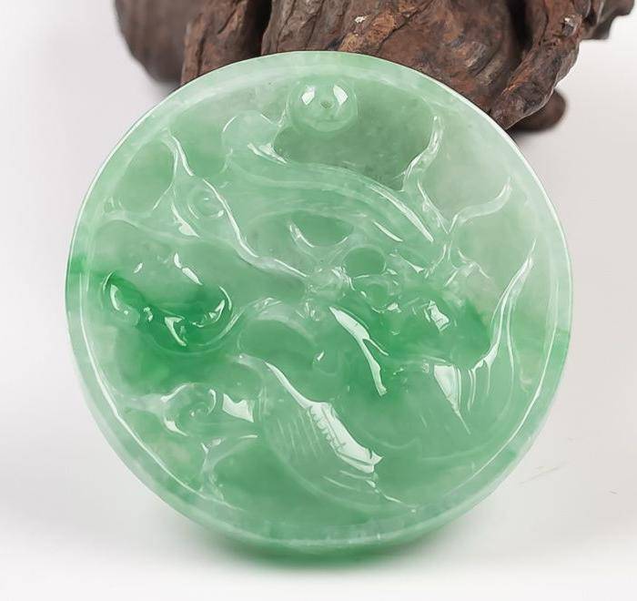 缅甸翡翠好种飘绿龙凤呈祥27.58g图4