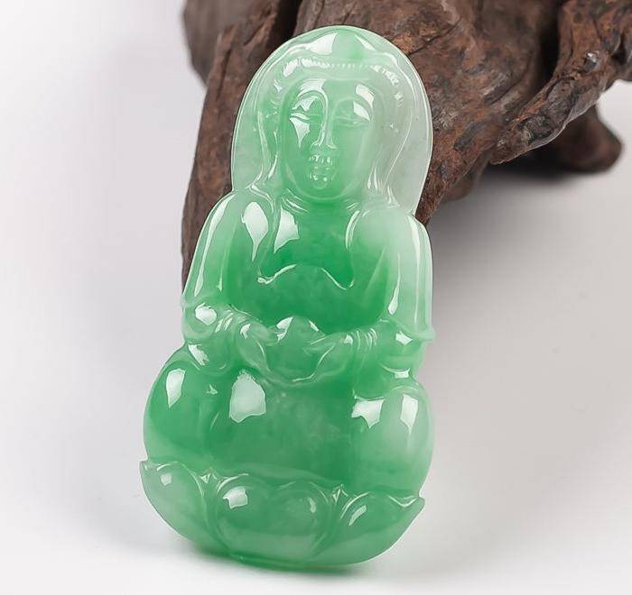 缅甸翡翠好种满绿观音16.60g图3