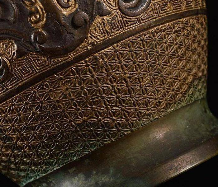 清晚民国,饕餮纹龙耳花瓶图6