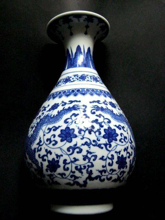 底款:大清乾隆.青花瓷龙纹赏瓶图3