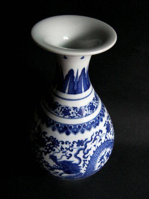 底款:大清乾隆.青花瓷龙纹赏瓶图7