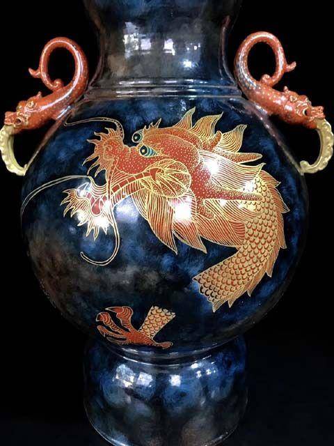 精品本金祭蓝釉矾红描金鱼跃龙门纹双耳瓶一对图4