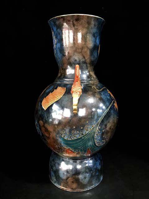 精品本金祭蓝釉矾红描金鱼跃龙门纹双耳瓶一对图5