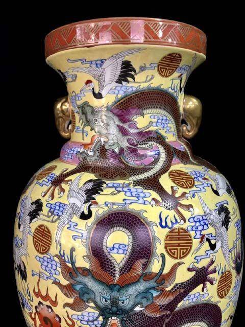 精品本金珐琅彩五龙寿字纹象耳瓶一对图3