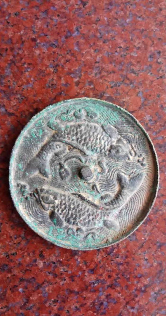 旧藏双鱼铜镜一件图3