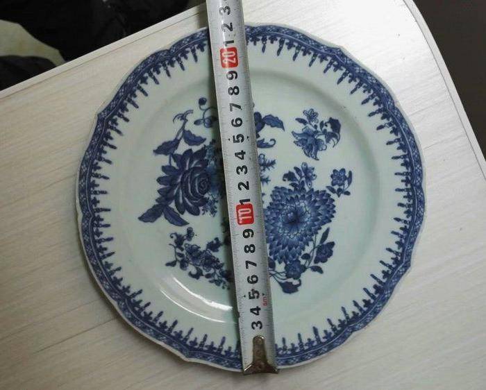 乾隆细描青花花卉盘图6