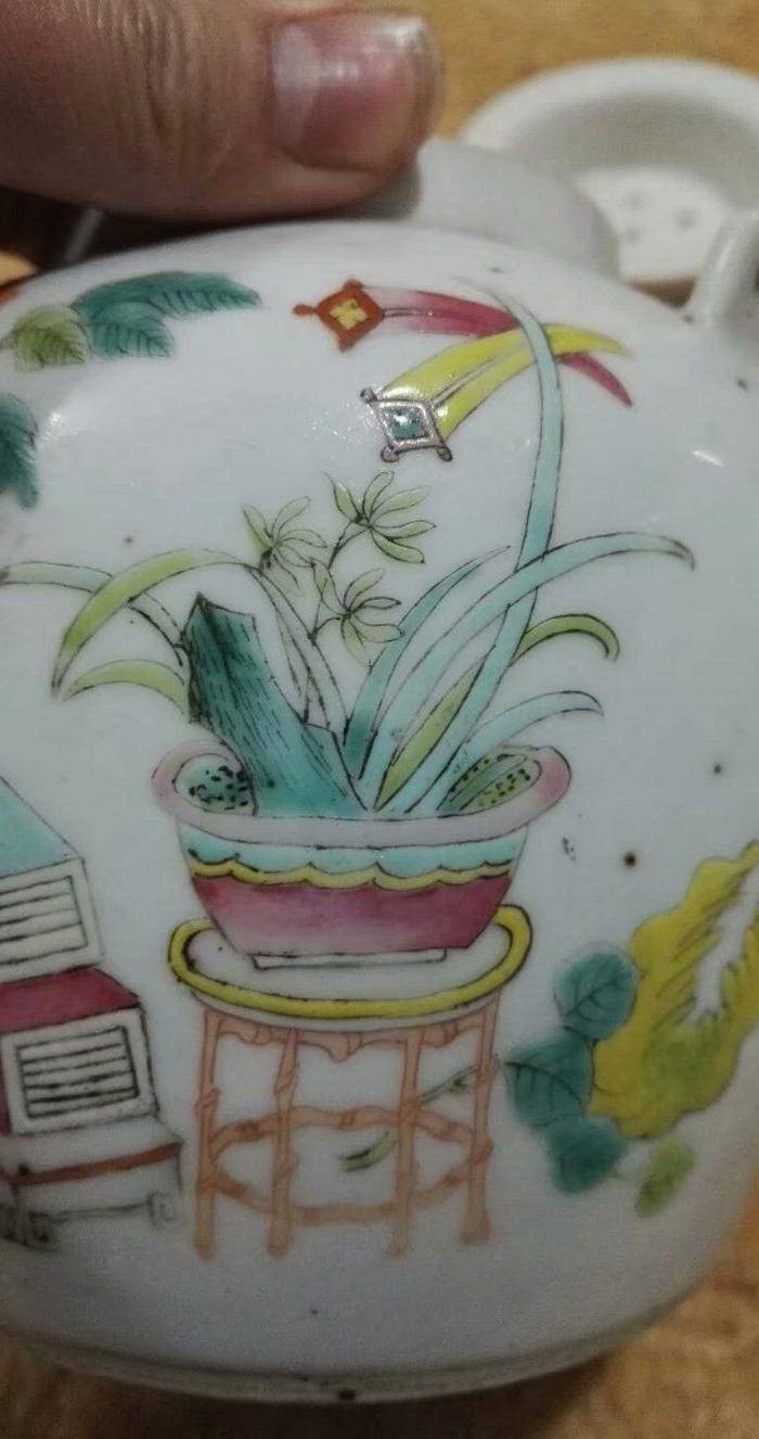 晚清双面粉彩 博古花卉壶图8
