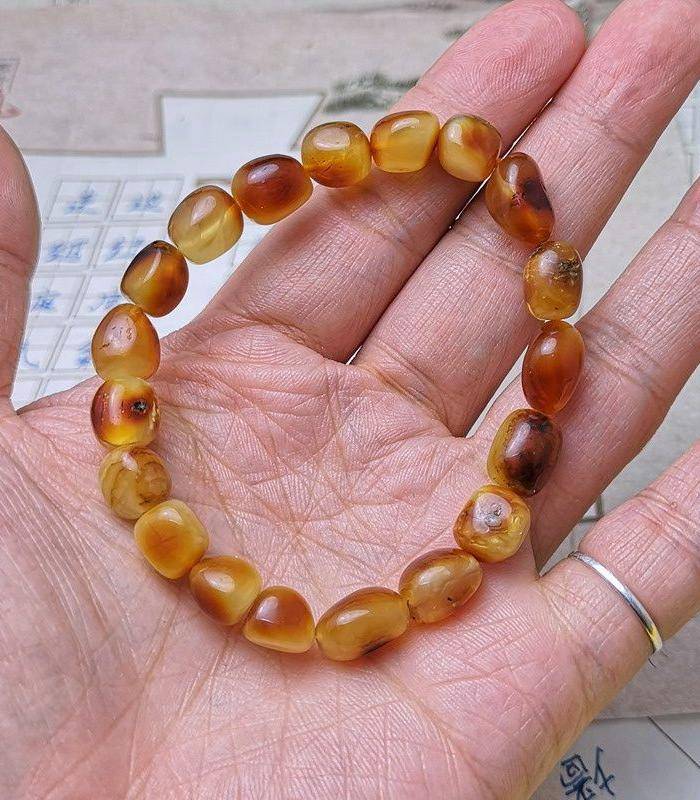 精品 10.55克红皮蜜蜡籽料手串图4
