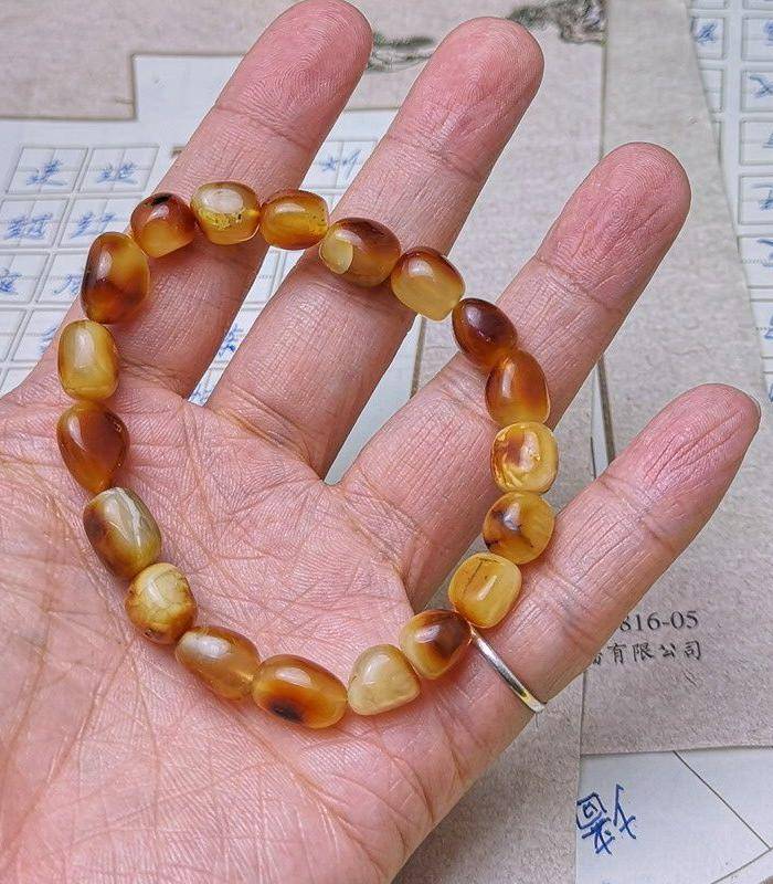 精品 10.55克红皮蜜蜡籽料手串图3