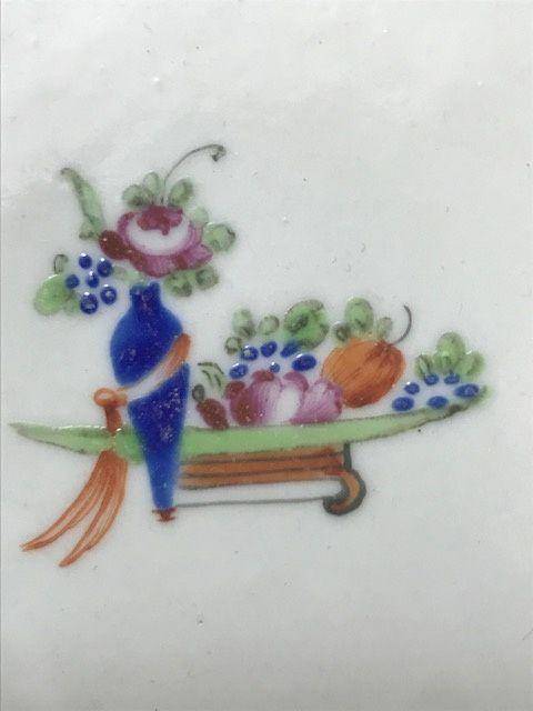9007 欧洲回流清中期粉彩博古小盘图3