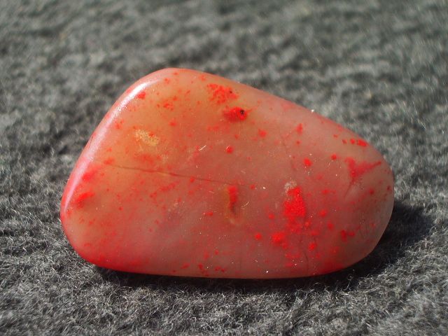 六月特拍-----玻璃地鸡血石挂件(带水草花) 石贝勒  信誉:8571 起拍价