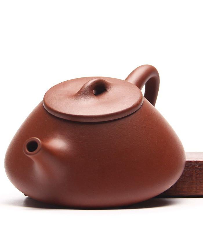 拍品描述 原矿清水泥子冶石瓢壶,国家级工艺美术师邵军亚老师作品,器