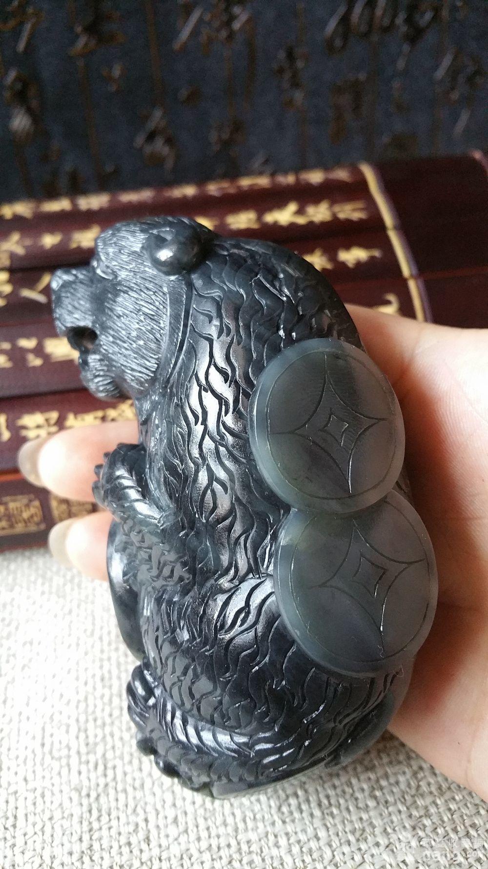 和田玉青花籽料抓住机遇手把件