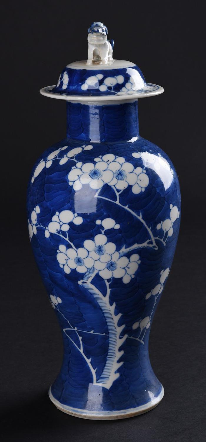 [编号661110]清晚期 青花留白梅花纹将军罐