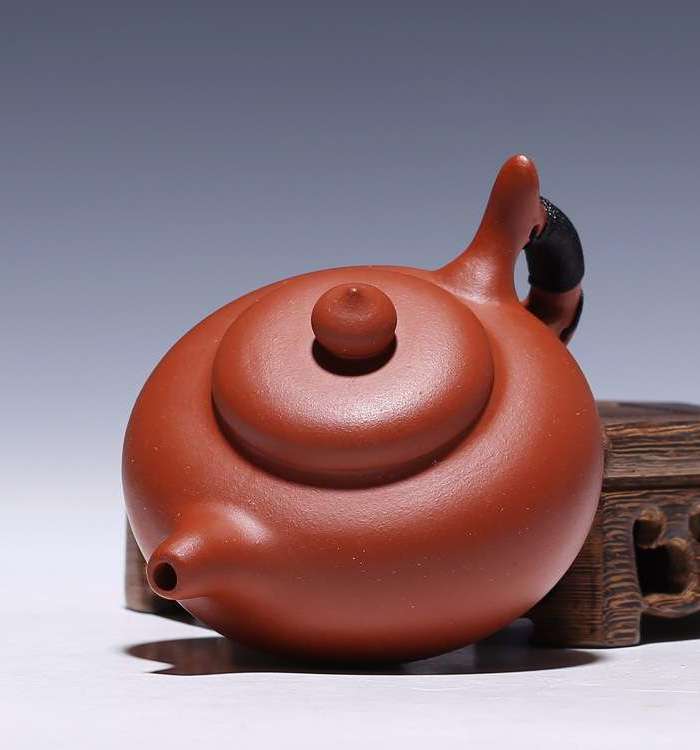 飞鸿壶 卢伟萍(国家级助理工艺美术师 附册子证书)