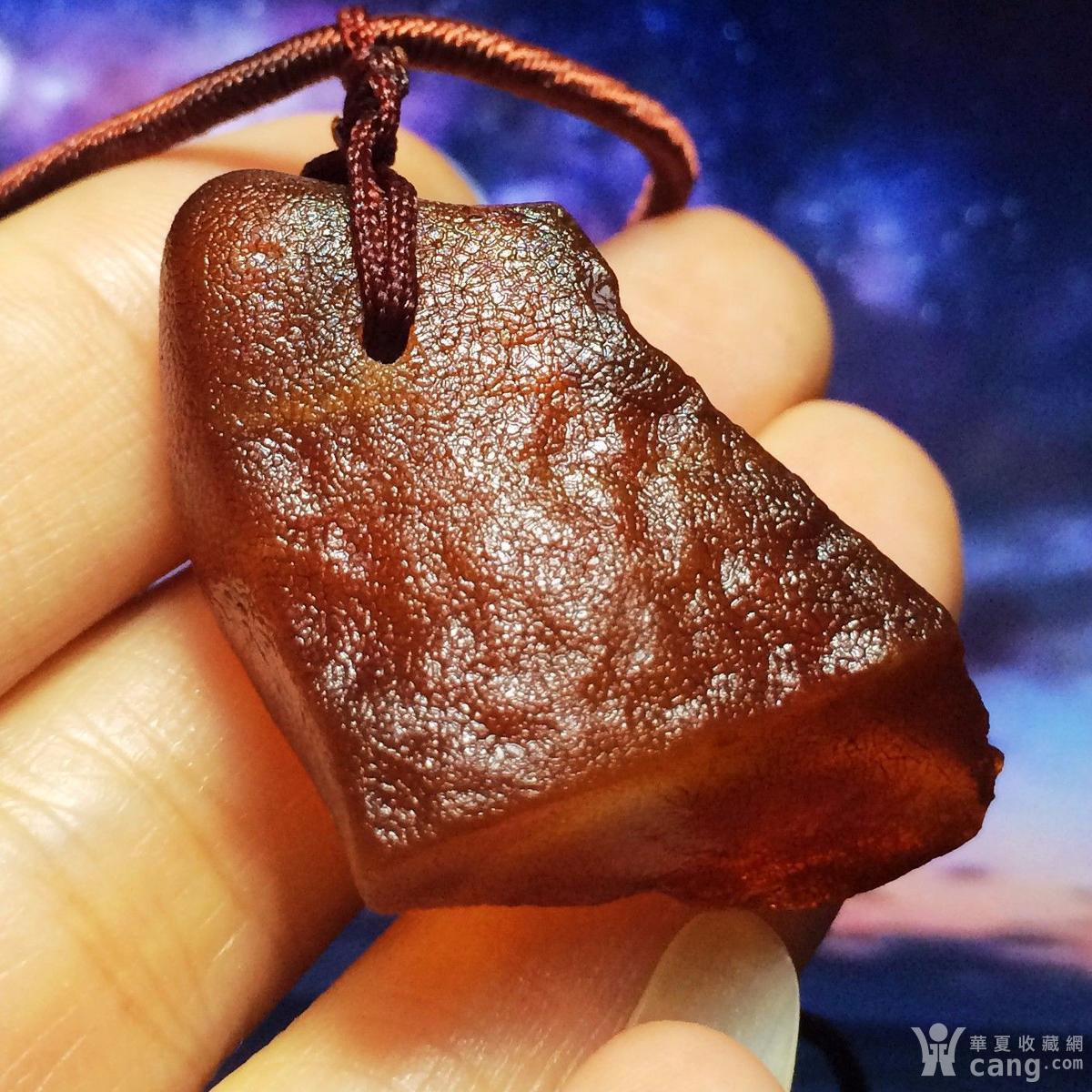 琥珀吊坠：穿越千年的时光信物