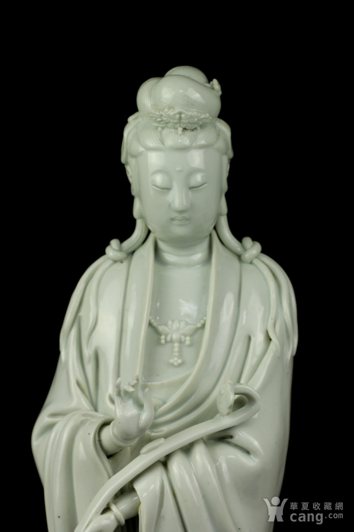 清晚德化窑白釉如意观音像