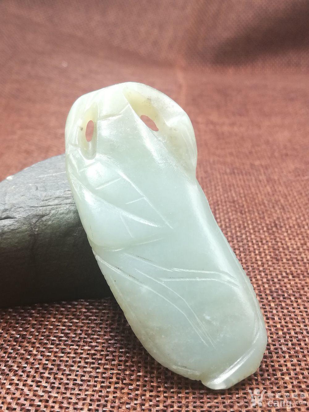 明,和田青玉豆荚把件