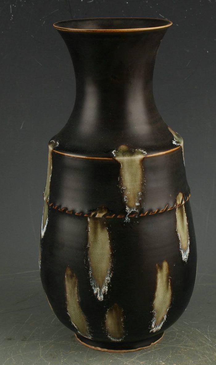 宋定窑黑釉黑定点斑瓶